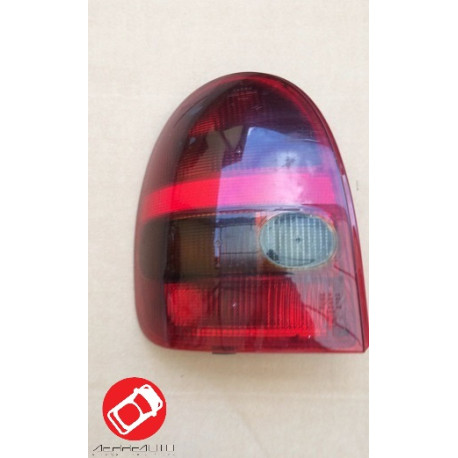 05.16.001 LEFT TAIL LIGHT CHATENET MEDIA BAROODER